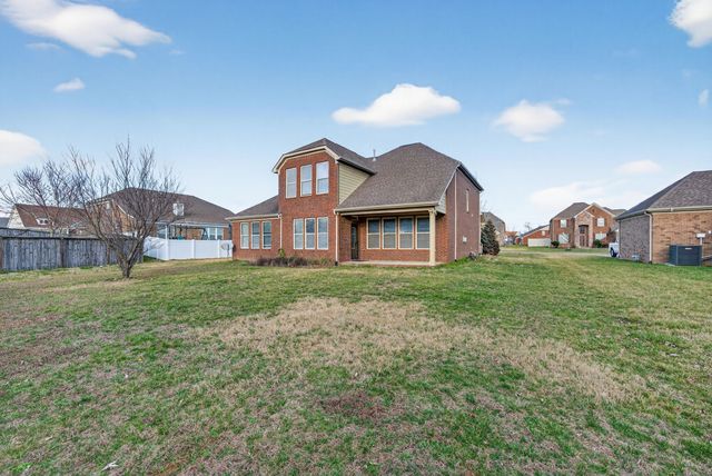 1042 Brixworth Dr, Thompsons Station, TN 37179