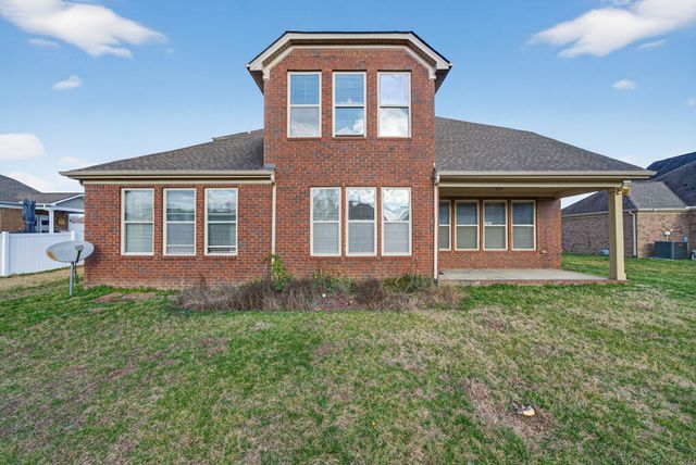 1042 Brixworth Dr, Thompsons Station, TN 37179