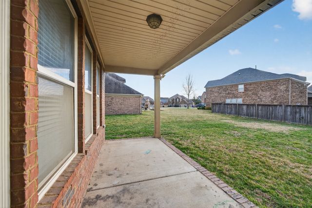 1042 Brixworth Dr, Thompsons Station, TN 37179