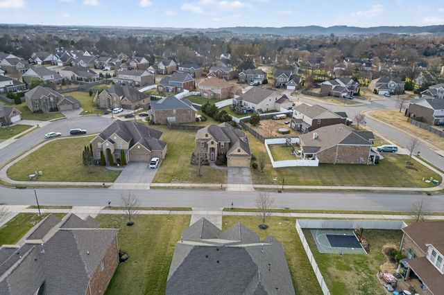 1042 Brixworth Dr, Thompsons Station, TN 37179