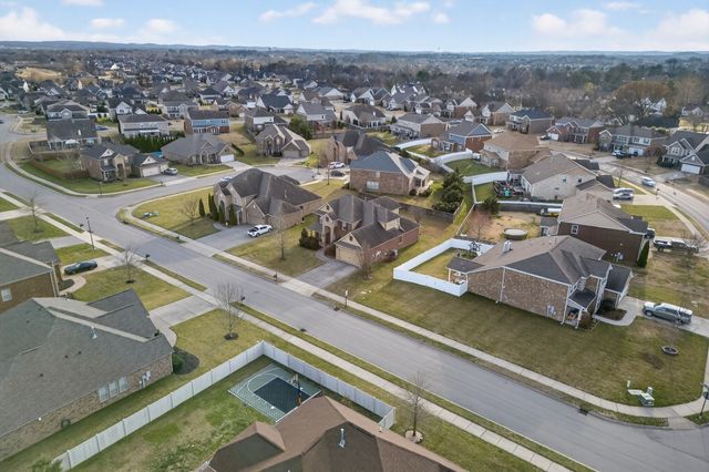 1042 Brixworth Dr, Thompsons Station, TN 37179
