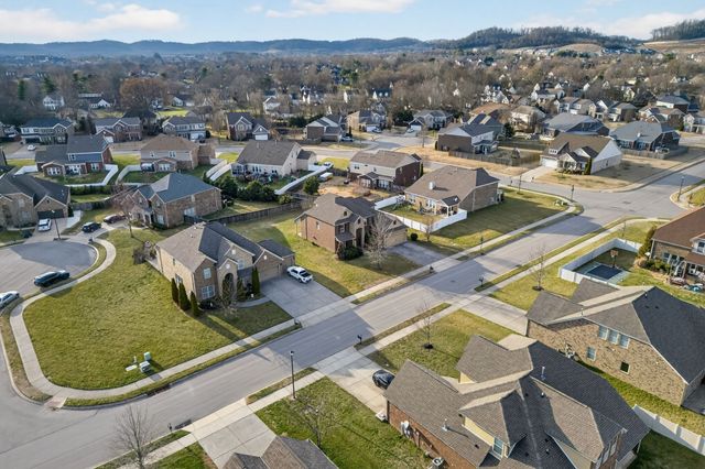 1042 Brixworth Dr, Thompsons Station, TN 37179