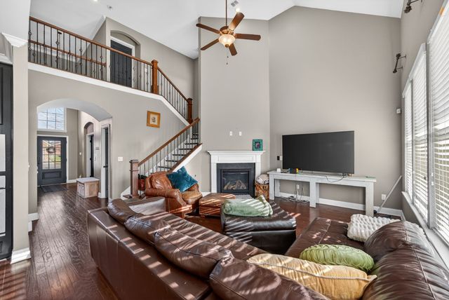 1042 Brixworth Dr, Thompsons Station, TN 37179