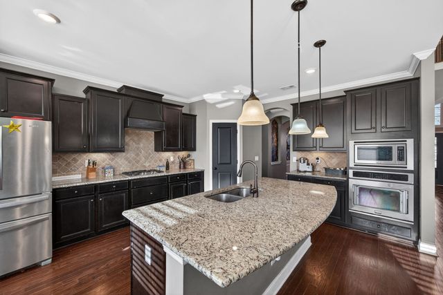 1042 Brixworth Dr, Thompsons Station, TN 37179