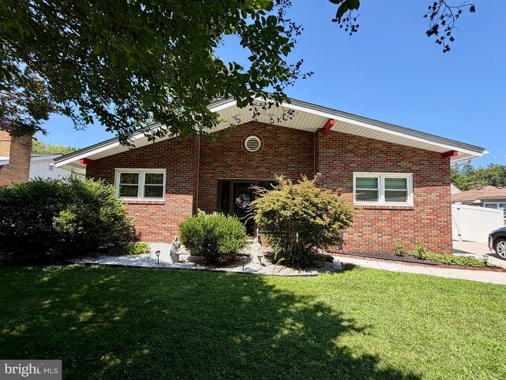 608 LAKEVIEW AVE, Laurel Springs, NJ 08021