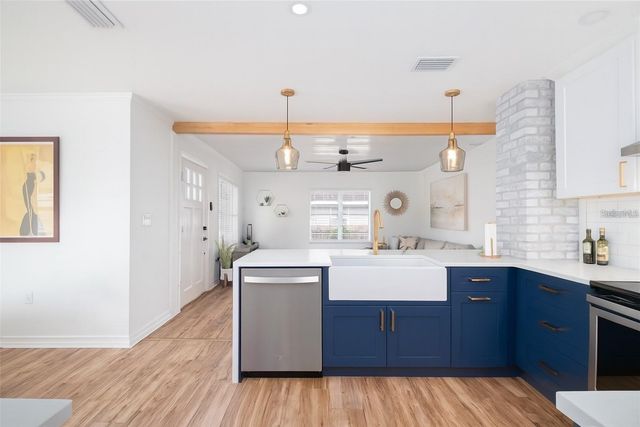 1221 E IDA STREET, Tampa, FL 33603