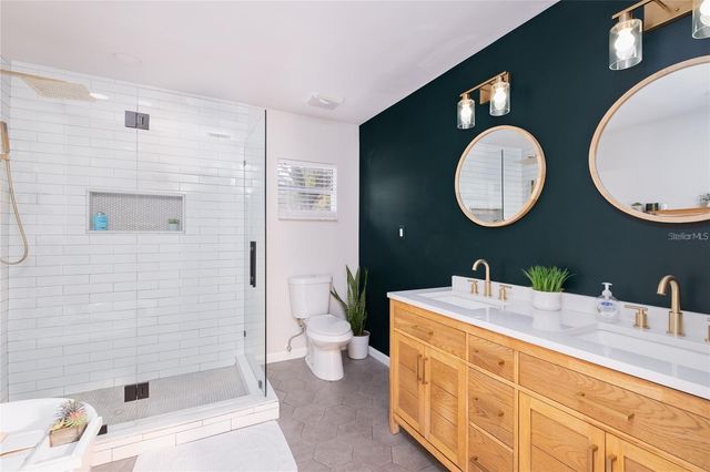 1221 E IDA STREET, Tampa, FL 33603