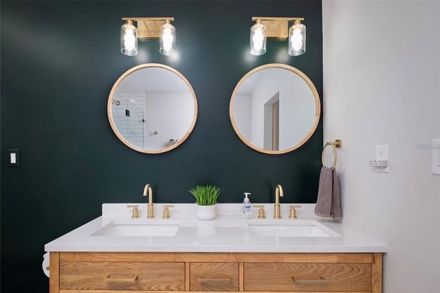 1221 E IDA STREET, Tampa, FL 33603