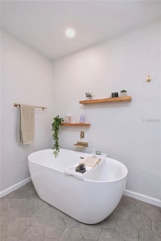 1221 E IDA STREET, Tampa, FL 33603