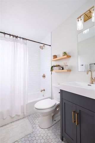 1221 E IDA STREET, Tampa, FL 33603