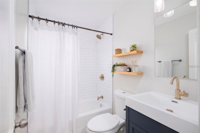 1221 E IDA STREET, Tampa, FL 33603