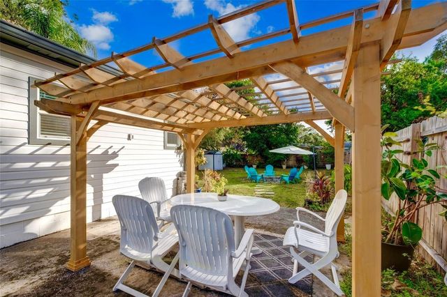 1221 E IDA STREET, Tampa, FL 33603