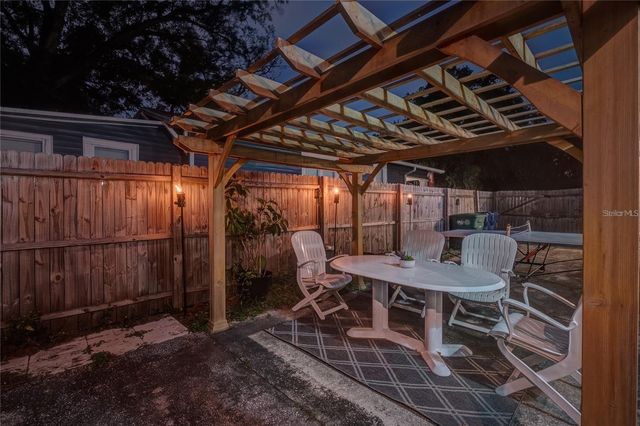 1221 E IDA STREET, Tampa, FL 33603