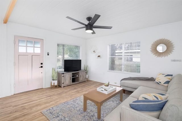 1221 E IDA STREET, Tampa, FL 33603