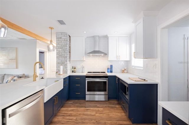 1221 E IDA STREET, Tampa, FL 33603