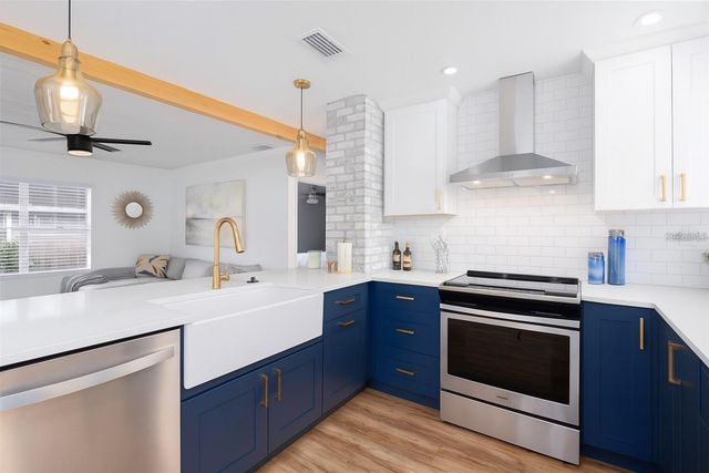 1221 E IDA STREET, Tampa, FL 33603