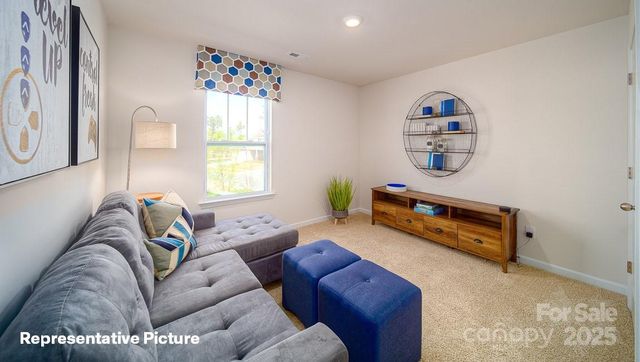 1382 6th Street NE, Hickory, NC 28601