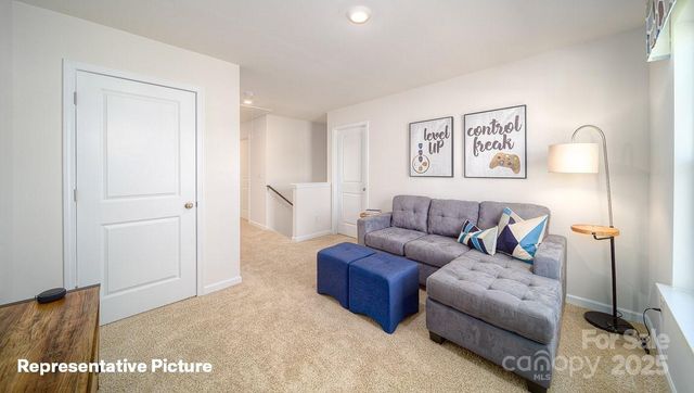 1382 6th Street NE, Hickory, NC 28601