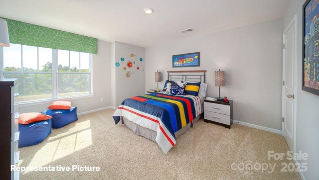 1382 6th Street NE, Hickory, NC 28601