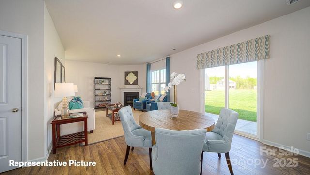 1382 6th Street NE, Hickory, NC 28601
