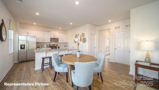 1382 6th Street NE, Hickory, NC 28601