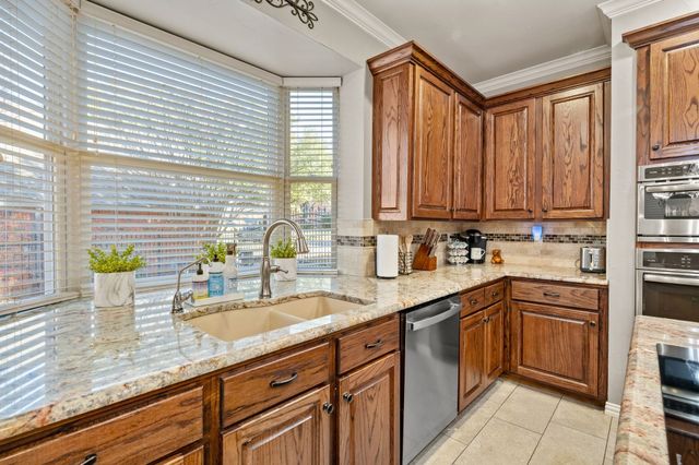 1093 Woodbriar Drive, Grapevine, TX 76051