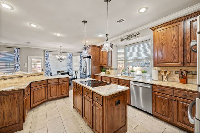 1093 Woodbriar Drive, Grapevine, TX 76051