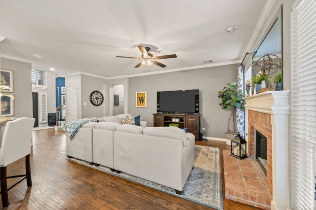 1093 Woodbriar Drive, Grapevine, TX 76051