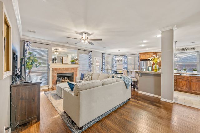 1093 Woodbriar Drive, Grapevine, TX 76051