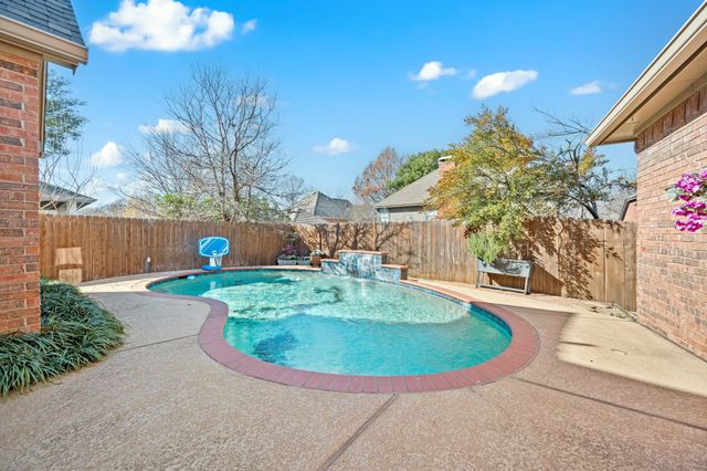 1093 Woodbriar Drive, Grapevine, TX 76051