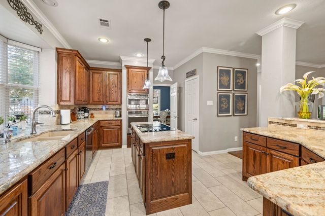 1093 Woodbriar Drive, Grapevine, TX 76051