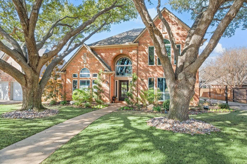 1093 Woodbriar Drive, Grapevine, TX 76051