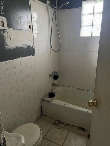 8070 Westpoint Street, Taylor, MI 48180