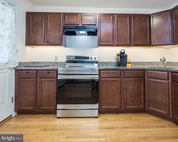825 ELKTON RD, Newark, DE 19711