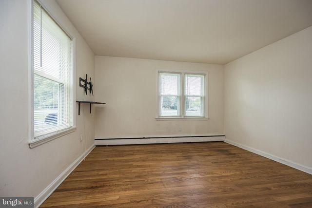 825 ELKTON RD, Newark, DE 19711