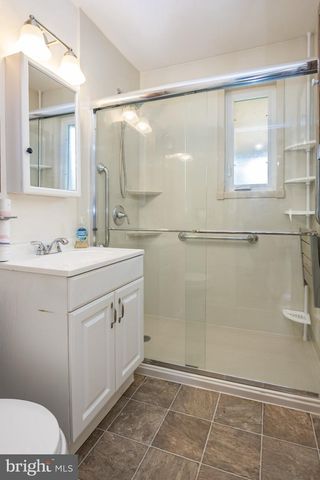 825 ELKTON RD, Newark, DE 19711