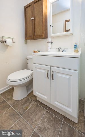 825 ELKTON RD, Newark, DE 19711