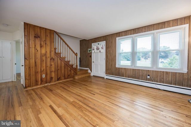 825 ELKTON RD, Newark, DE 19711