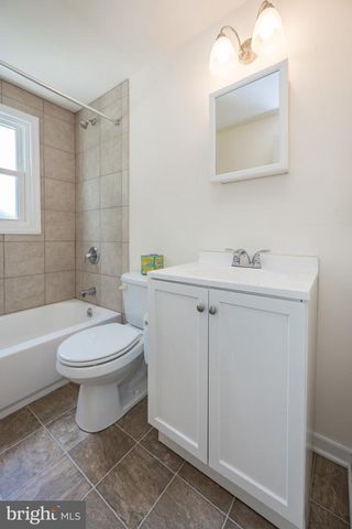 825 ELKTON RD, Newark, DE 19711