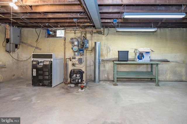 825 ELKTON RD, Newark, DE 19711