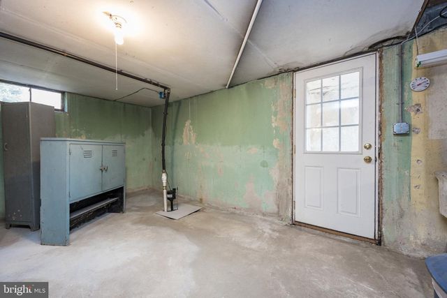 825 ELKTON RD, Newark, DE 19711