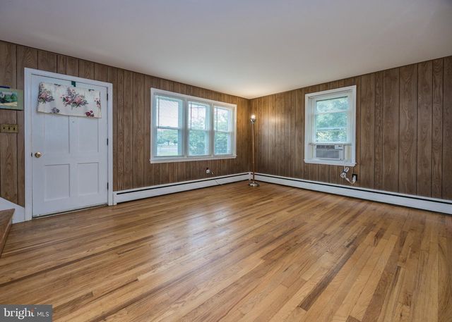 825 ELKTON RD, Newark, DE 19711
