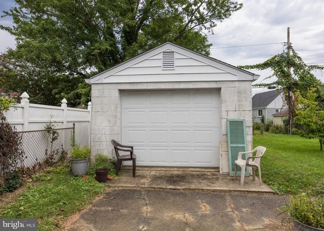 825 ELKTON RD, Newark, DE 19711