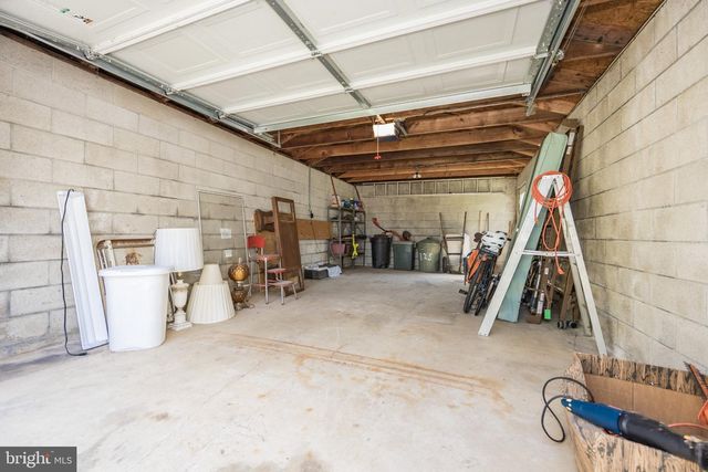 825 ELKTON RD, Newark, DE 19711