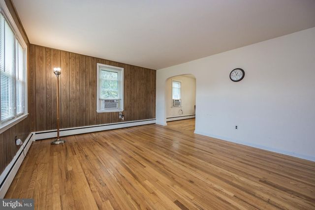 825 ELKTON RD, Newark, DE 19711