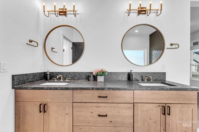 2960 Evening Sun Dr, Twin Falls, ID 83301