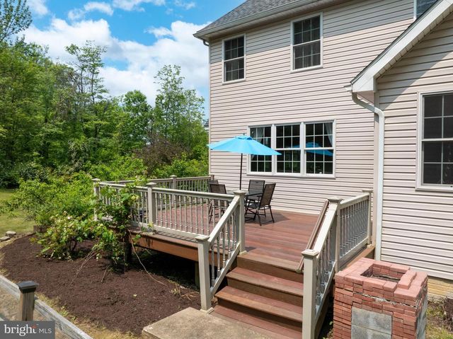 120 MEADOWVIEW DR, State College, PA 16801