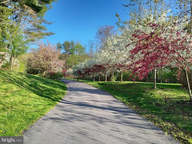 120 MEADOWVIEW DR, State College, PA 16801