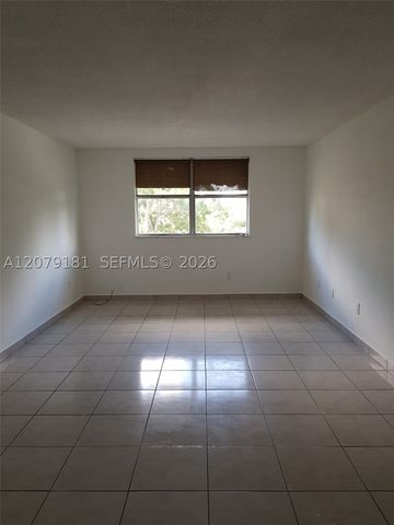 606 W 81st St 314, Hialeah, FL 33014