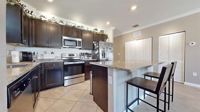 154 SE 23rd Ter, Homestead, FL 33033